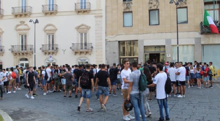 Siracusa, scuole allo sbando: studenti protestano in Prefettura
