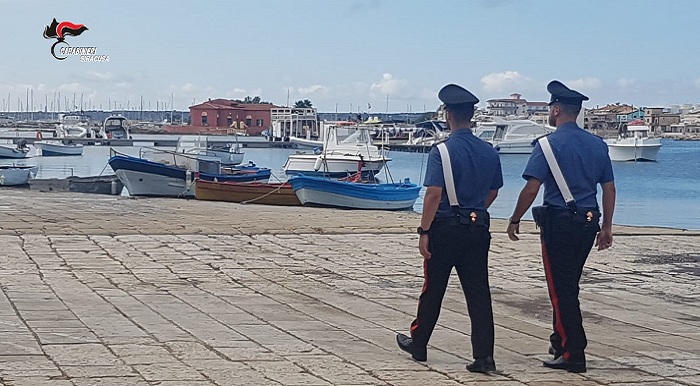 Siracusa, minorenni rubano tender da uno yacht attraccato nel porto Piccolo: arrestati