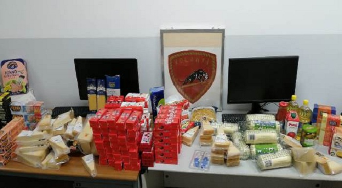 Siracusa, furto di prodotti alimentari in un supermercato: arresta una coppia