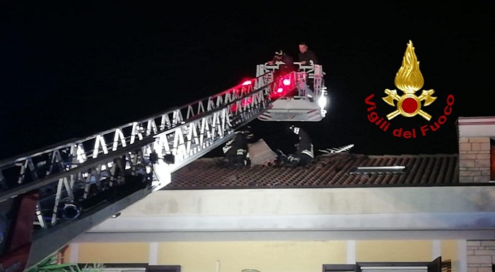 Palazzolo, corto circuito: incendio canna fumaria villa