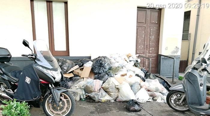 Catania. Autorità portuale, ordinanza per rimuovere i rifiuti -Foto-
