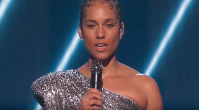 Addio a Kobe Bryant, il commovente omaggio di Alicia Keys ai Grammy Awards