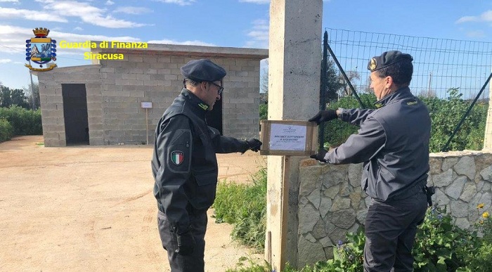 Guardi di Finanza: sequestrati beni per oltre 550.000 euro a un “Caminante” di Noto