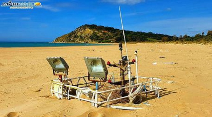 Resti peschereccio su spiaggia agrigentina, portava migranti-video-