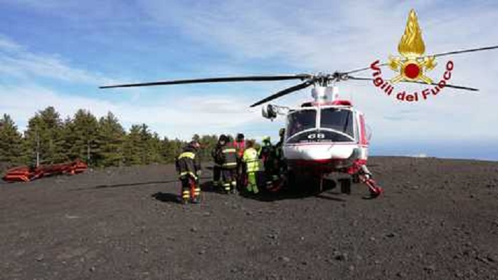Etna: elicottero Vvf soccorre turista Tedesca caduta durante escursione
