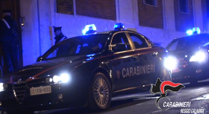 Strangola compagna e chiama i Carabinieri