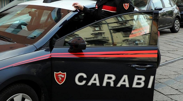Siracusa, soffriva per ragioni sentimentali, minacciava di lanciarsi nel vuoto: carabinieri scongiurano un suicidio