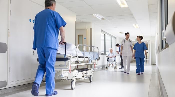 Quasi 700 medici e oltre 20mila oss rispondono alla call della Protezione civile. Speranza: “Siamo un paese solidale, pronto ad aiutare gli altri”