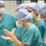 Sanità: +240 euro al mese per gli infermieri e novità sull’AI