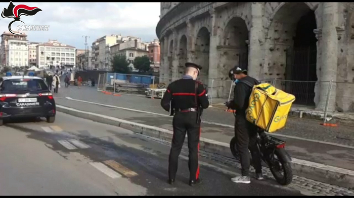Siracusa, i Carabinieri passano al setaccio i riders-Video-