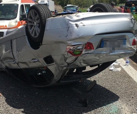 Incidenti stradali: scontro tra 2 auto su A18 Catania-Messina, cinque feriti