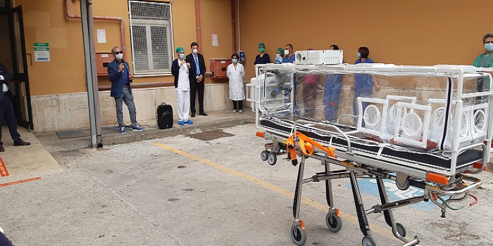 Siracusa. Acquistato, con la partecipazione di Confindustria, la barella di biocontenimento per Covid-19.