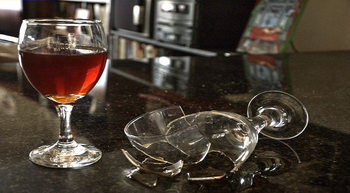 Augusta, rompe bicchieri in un bar: 61enne denunciato