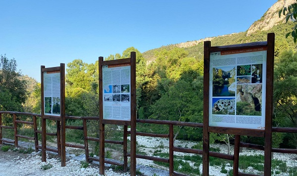 Natura Sicula dona 30 pannelli per Pantalica alla ex forestale di Siracusa