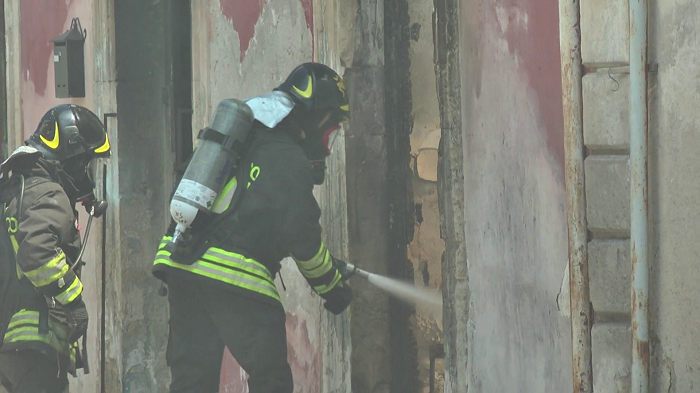 Priolo, appartamento distrutto dalle fiamme in via Megara Iblea (Video)