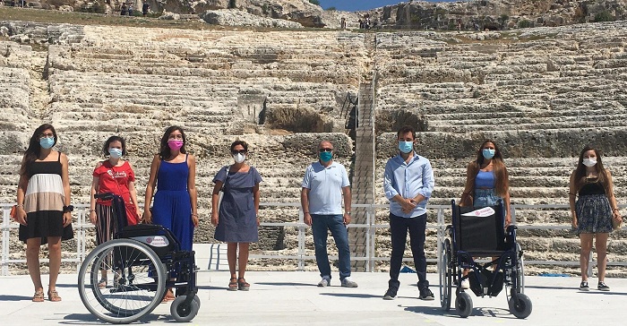Siracusa. Rotaract  Club  Siracusa-Ortigia dona due sedie a rotelle al Parco della Neapolis, soddisfatta l’associazione “Fiaba”