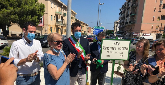 Inaugurato largo Iano Battaglia, il sindaco Italia: un siracusano vicino al popolo sempre fedele ai suoi ideali