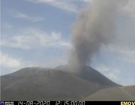 Etna: Ingv,cessata emissione cenere da nuovo cratere Sud-Est