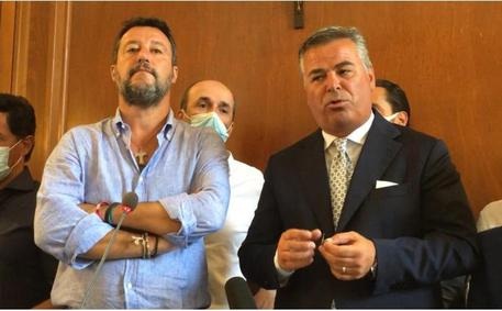 Salvini, no a Sicilia-Puglia-Calabria campi profughi Ue: Dovrà andare a processo anche chi ha organizzato gli sbarchi’