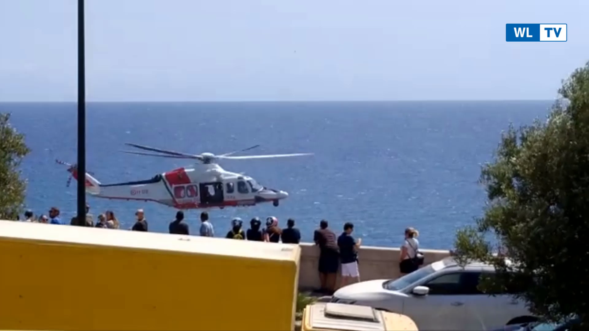 Siracusa, uomo precipita dalla scogliera, soccorso in elicottero (Video)