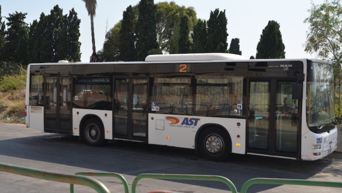 Siracusa. Fermata dei bus extraurbani: da domani i terminal di nuovo in via Rubino e corso Umberto