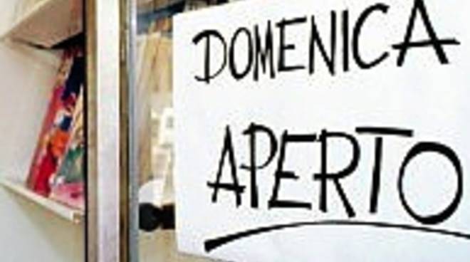 La Regione cambia: negozi aperti oggi in Sicilia, annullata la chiusura domenicale alle 14