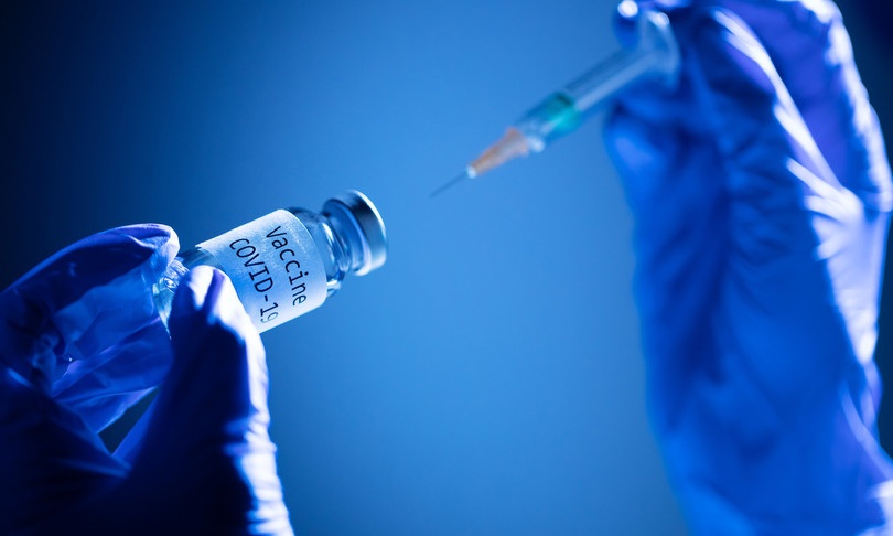 Covid – Doccia gelata sul vaccino AstraZeneca: “Servono ulteriori analisi”
