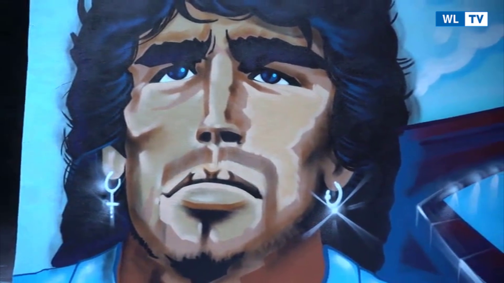 Maradona, ecco il nuovo murale nel rione Sanita'- Video