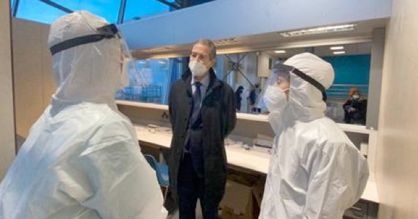 Covid, Musumeci Requisire i vaccini delle multinazionali