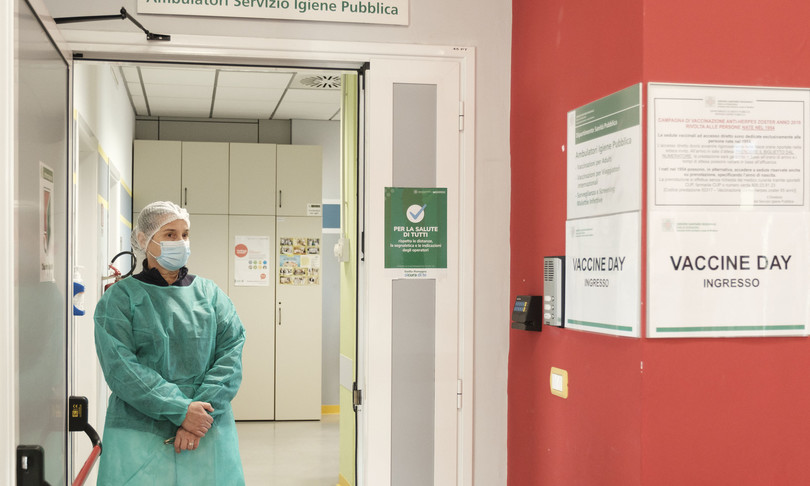 Covid – Vaccini a figli e parenti non in lista, l’Ausl: ‘Direttive violate’