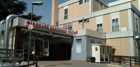 Covid – Policlinico Palermo , 24 positivi tra medici e pazienti: disposto il blocco dei ricoveri