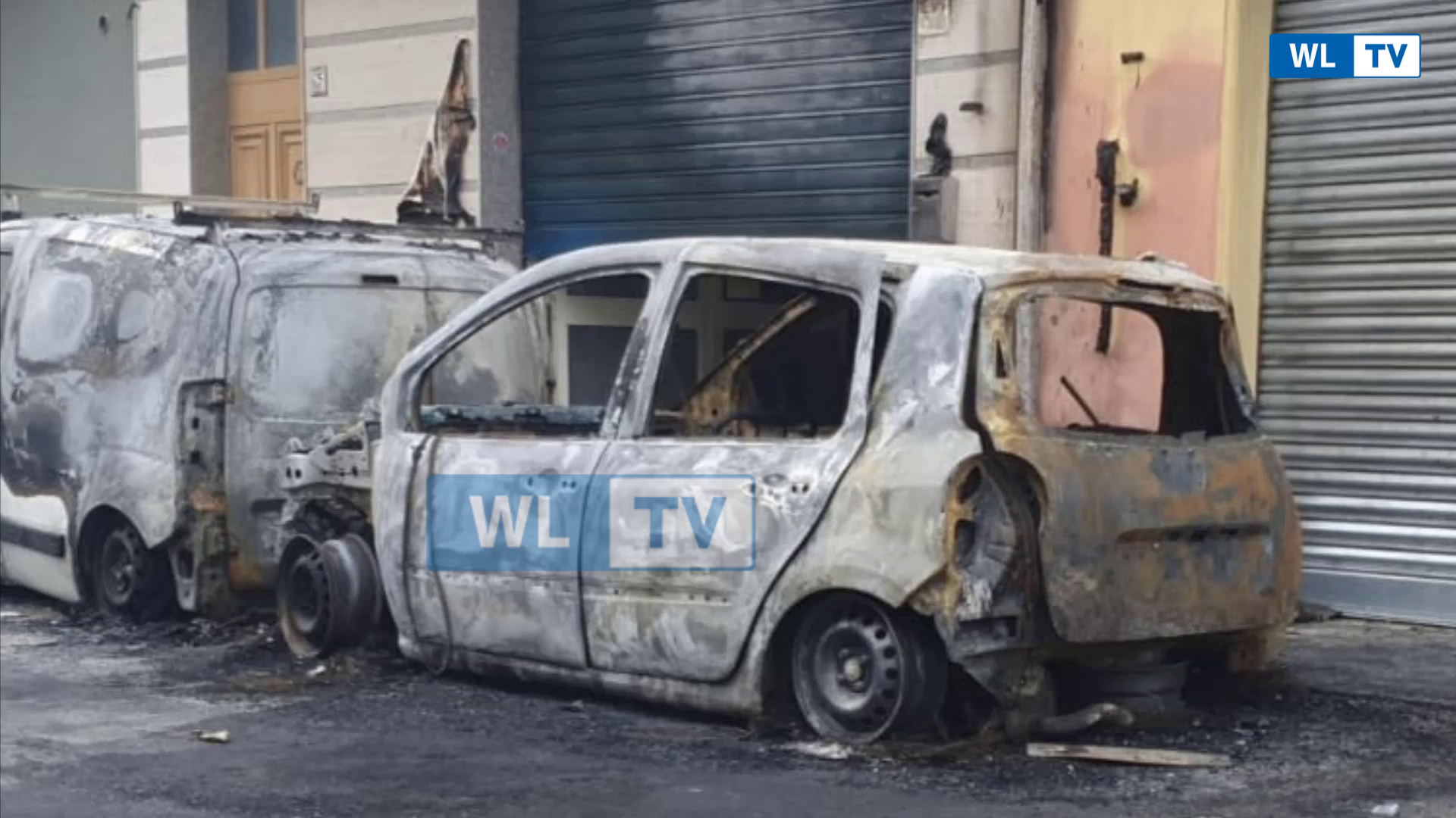 Auto e furgone in fiamme nella notte a Priolo Gargallo, indaga la polizia