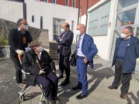 Vaccini – Policlinico Catania, dose a 105enne: ‘combattiamo tutti da stessa parte’
