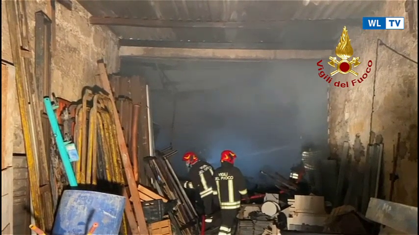 Vittoria:  incendio in un deposito di attrezzature edili