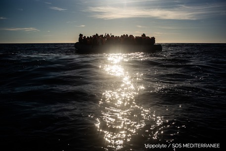 Migranti – 116 su Ocean Viking, ‘5 con Covid’: fateci sbarcare, inviata quinta richiesta per porto sicuro