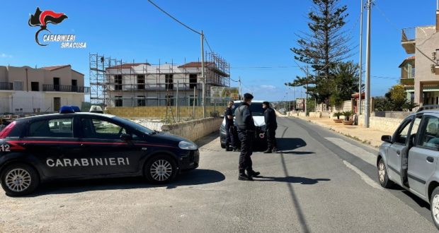 Portopalo, occupa un alloggio e lo danneggia: arrestato