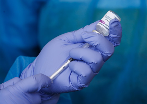 Vaccinici – L’Ue ha avviato l’azione legale nei confronti di AstraZeneca