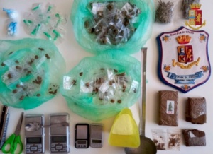 Siracusa, è ai domiciliari e vende droga: arrestato 36enne