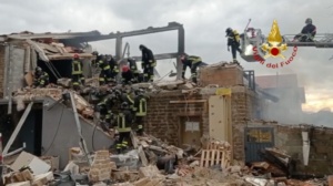 Gubbio, crollo abitazione dopo esplosione: dispersi sotto le macerie
