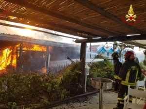 Incendio in stabilimento balneare a Forte dei Marmi