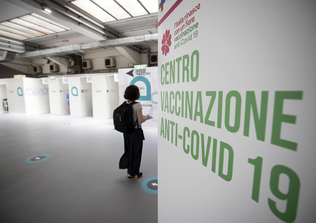 Covid: 3.995 positivi, 72 vittime nelle ultime 24 ore in Italia