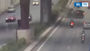 Incidente mortale Palermo, il video del violentissimo schianto - Nello scontro sono morte le due ragazze nella Panda che e' sbandata invadendo la corsia opposta