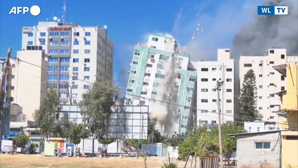 Gaza, il bombardamento del palazzo della sede dell'Ap e di Al Jazeera
