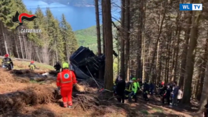 Incidente funivia, i soccorsi presso la cabina precipitata