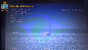 Droga: Gdf sequestra sei tonnellate di hashish su un veliero