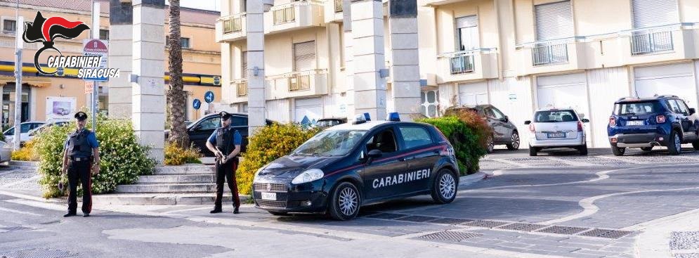 Noto: liquido infiammabile davanti la caserma dei carabinieri