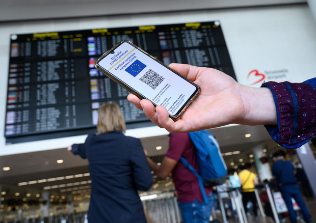 Dodicenne non vaccinato resta bloccato in Sicilia, non ha il Green pass  – Non può tornare dalla madre malgrado un tampone negativo