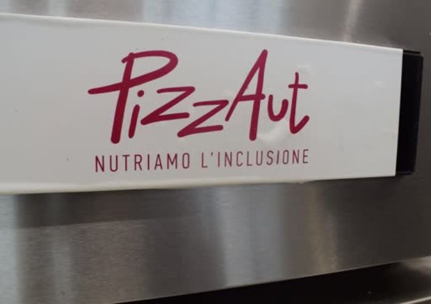 Autismo, "PizzAut offre una pizza agli hater che ci insultano sul web" I ragazzi dopo l'attacco social: "Troppi non capiscono la nostra malattia"