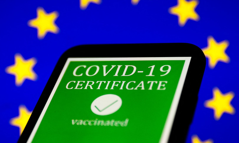 Covid –  Anche in Italia  approvato il pass vaccinale europeo. Ecco come ottenerlo