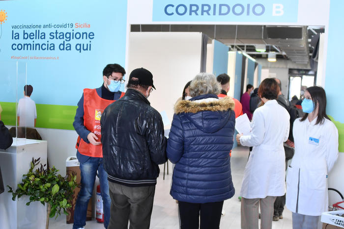 Vaccini: birra in hub di Messina, per commissione Sanità è diseducativo